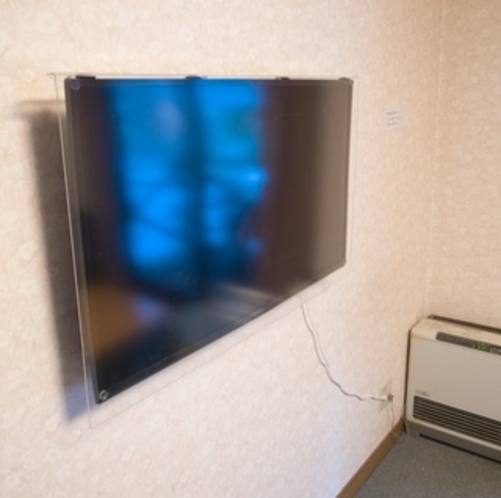 壁掛け４０インチ大型テレビ