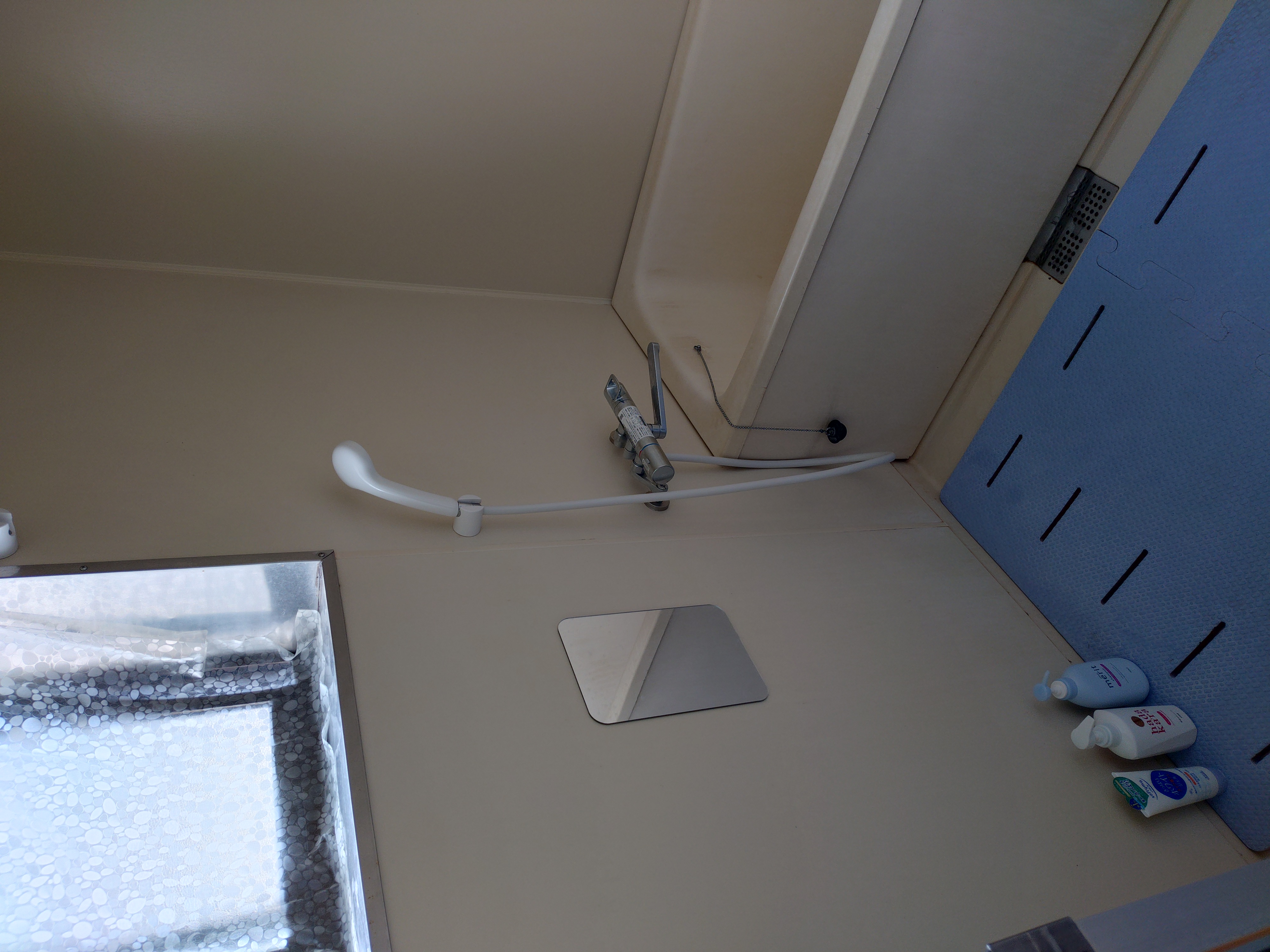 シングル室　共用シャワー