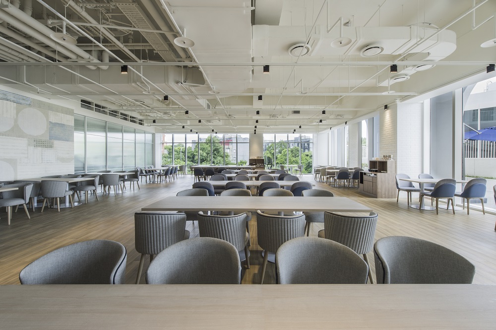 レストラン「河畔餐廳」