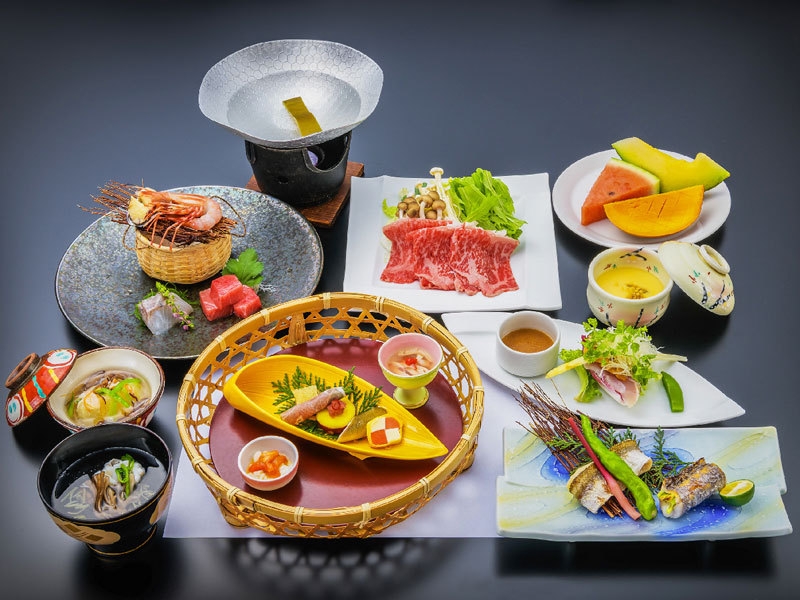 【部屋食】選べるお鍋が魅力的！「上州牛」と厳選食材の森秋プレミアム会席をご堪能！