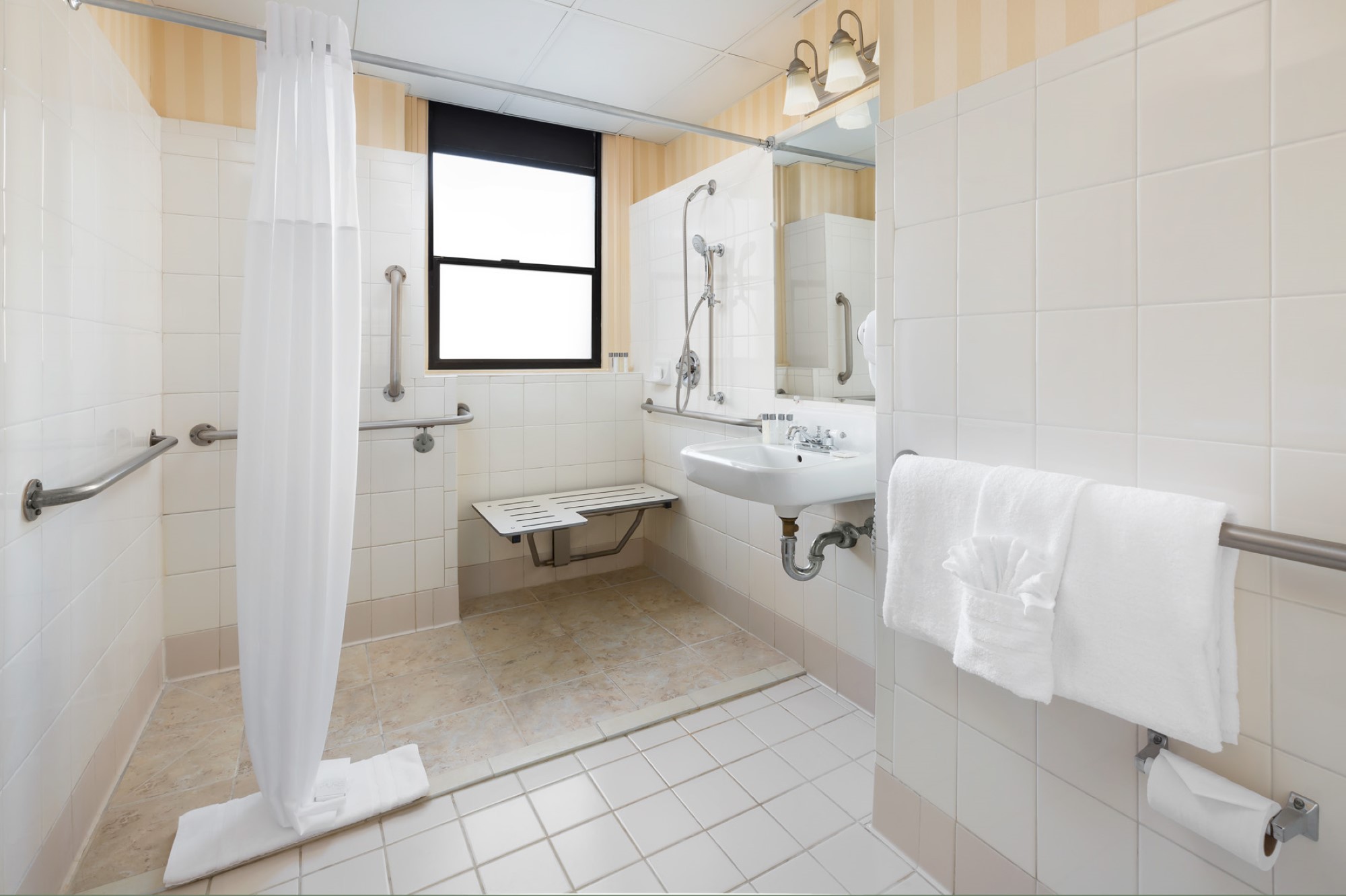 バスルーム（バリアフリー対応）