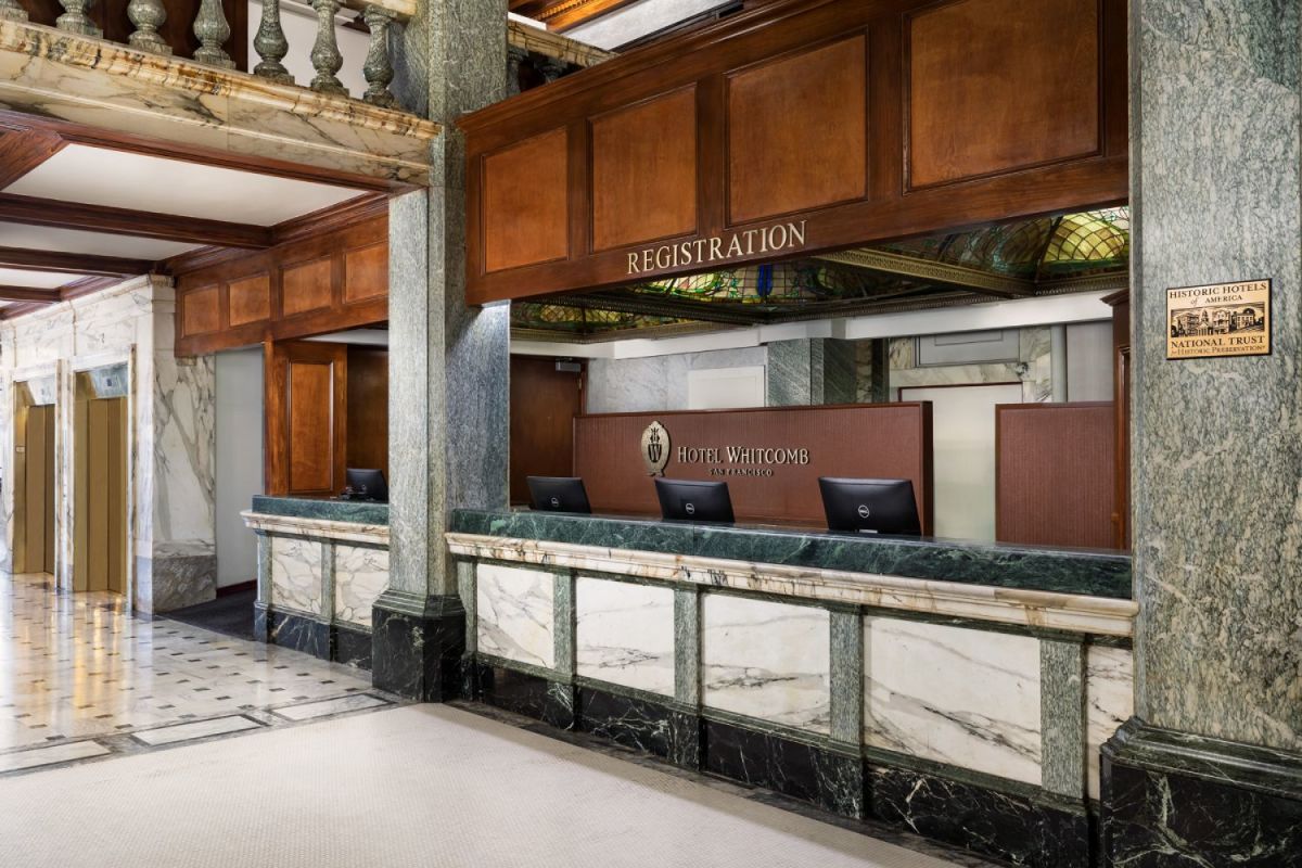 フロントデスク