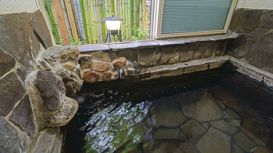 ＃お風呂　高雄温泉は、那須・茶臼岳の山麓に自然に湧出している、江戸時代から続く那須七湯のひとつです。