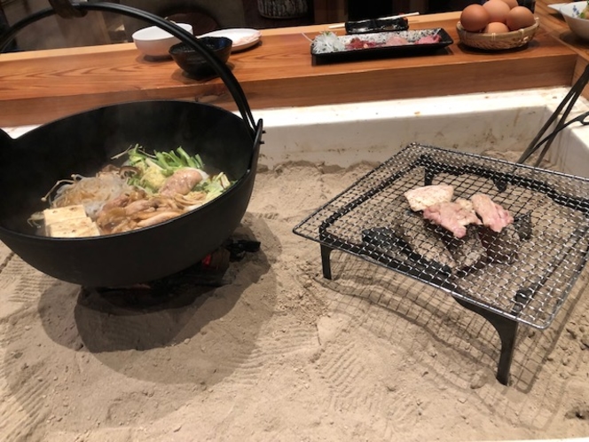 すき鍋と囲炉裏焼き