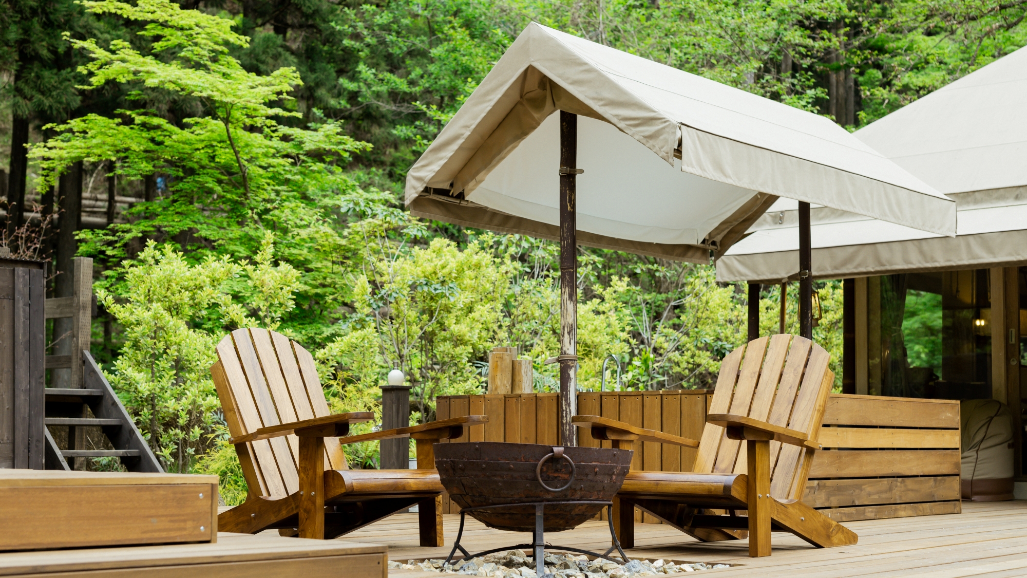 *【ウッドデッキ】自然の音に耳を傾けながらリラックス。