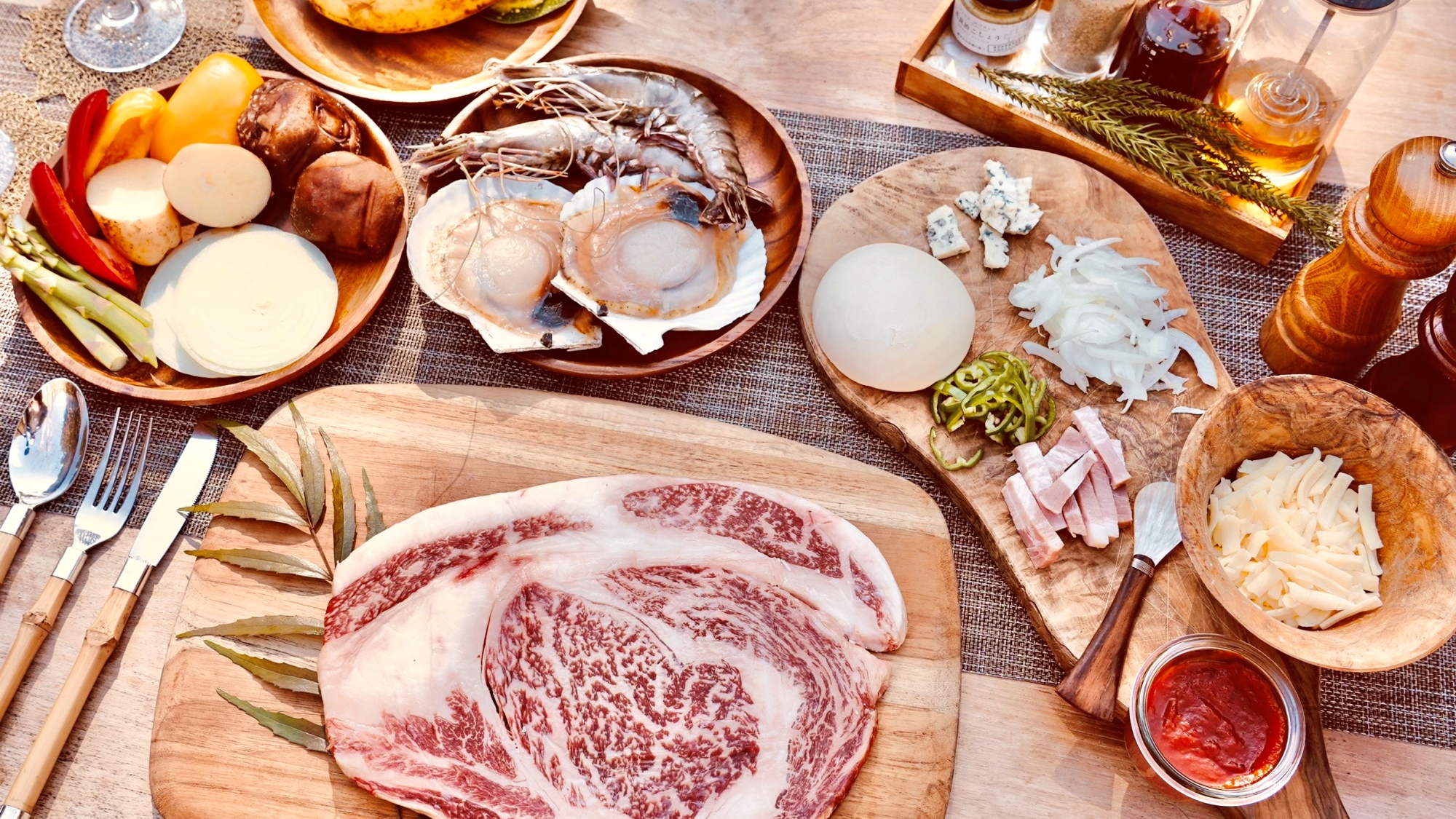 *【食材セット（国産リブロースステーキ）】贅沢BBQにふさわしい極上の霜降り肉。