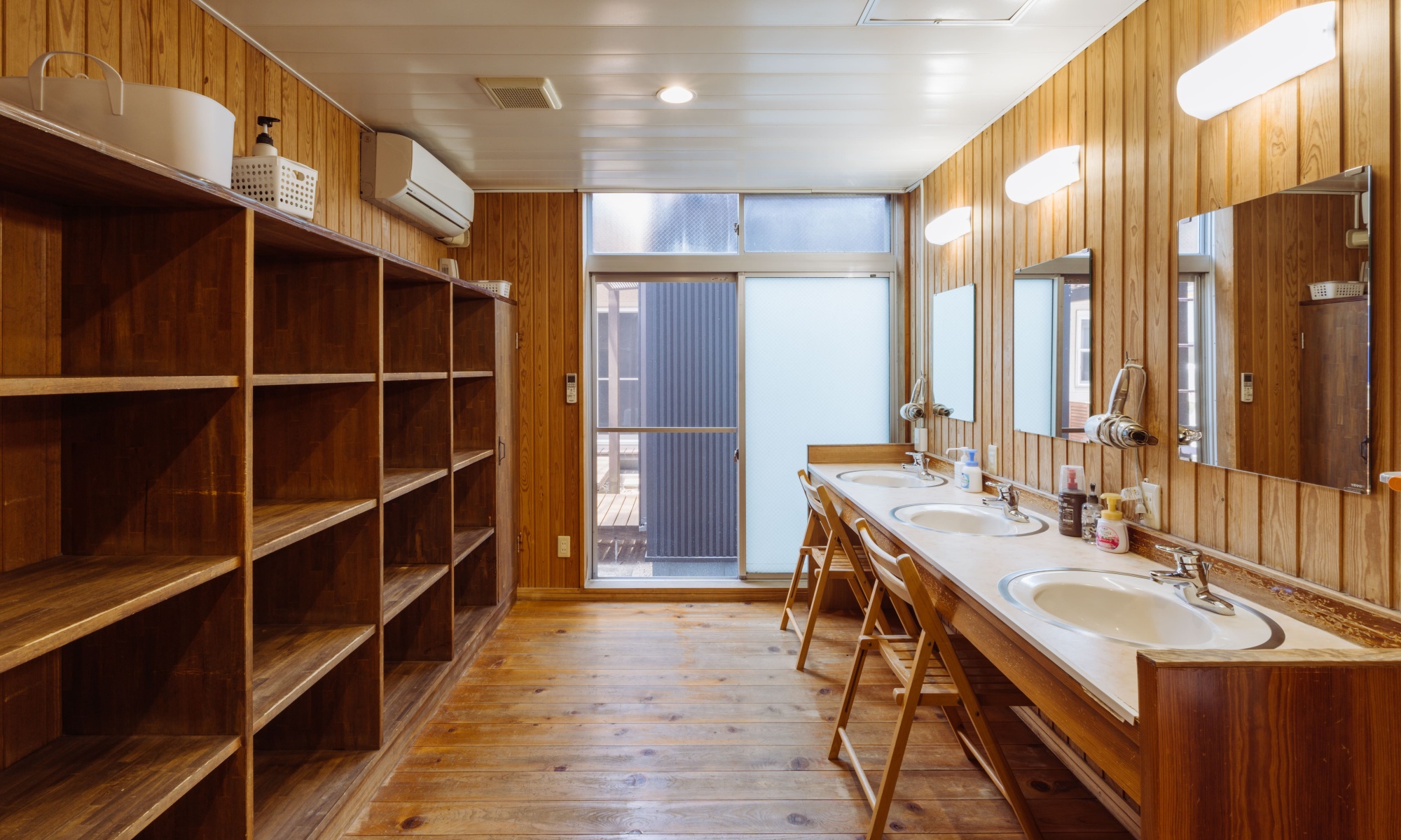 *【男性大浴場：写真一例】ドライヤー貸出しております ※本館（ビジネス旅館さつま）にございます