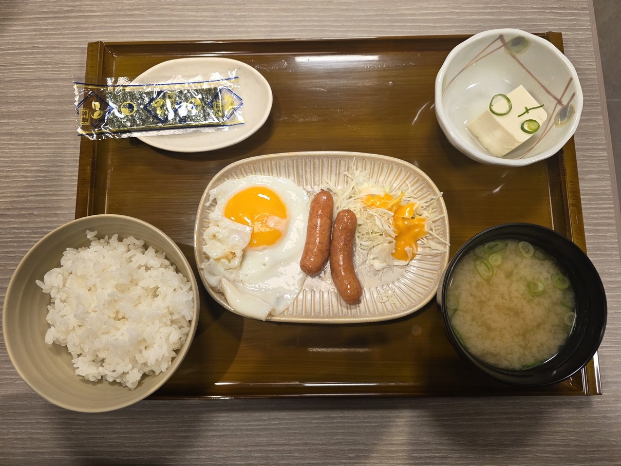 【朝食付きプラン】★ウインナーと目玉焼定食 or サバの塩焼定食★