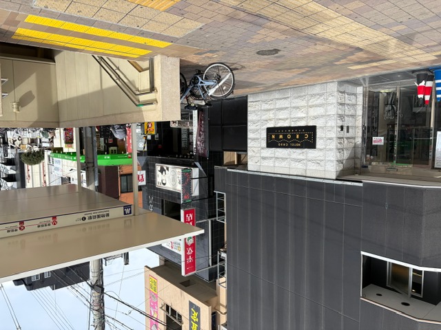 地下鉄３番出口から出て目の前