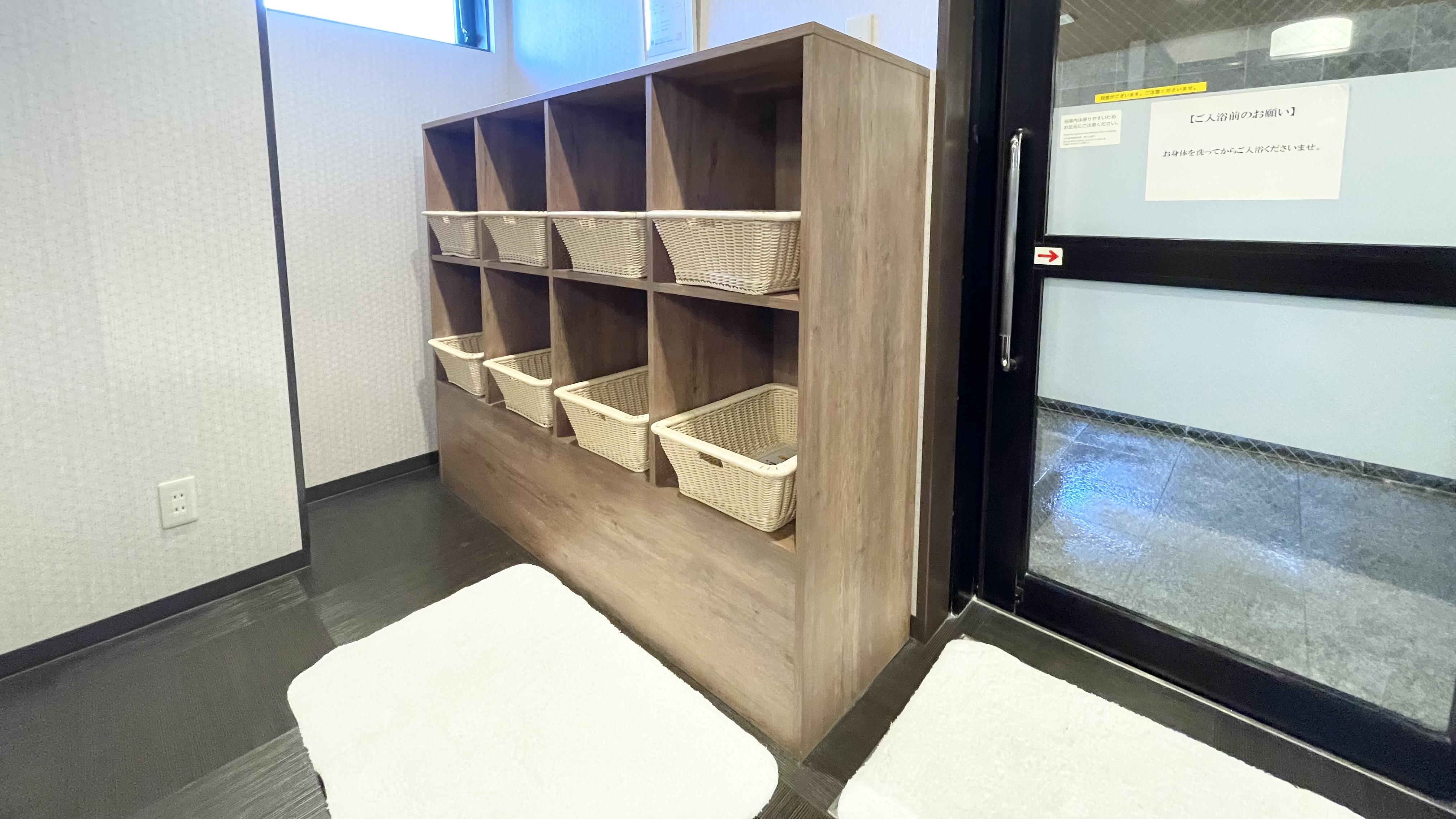 男子浴場脱衣所2