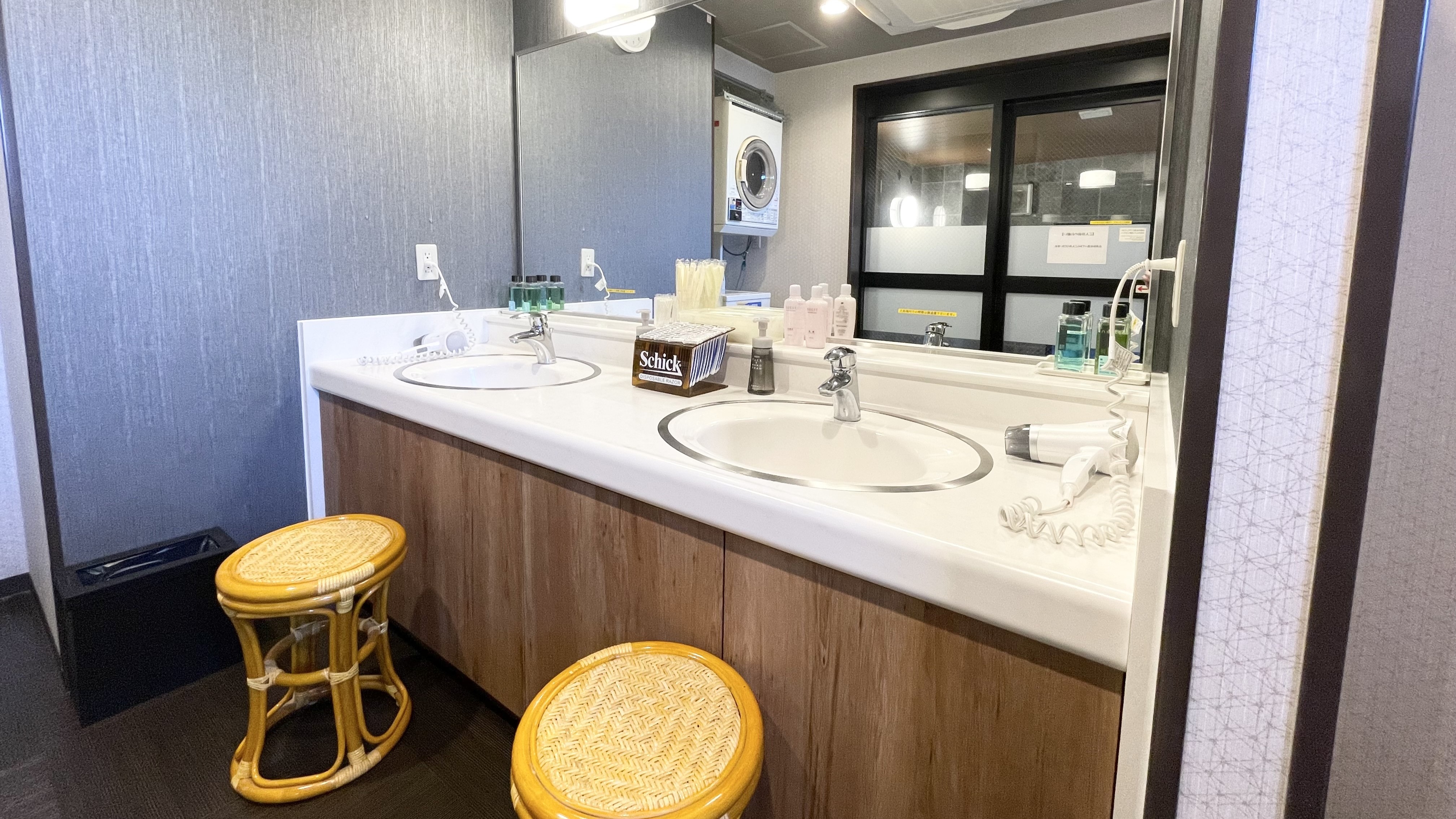 男子浴場脱衣所3