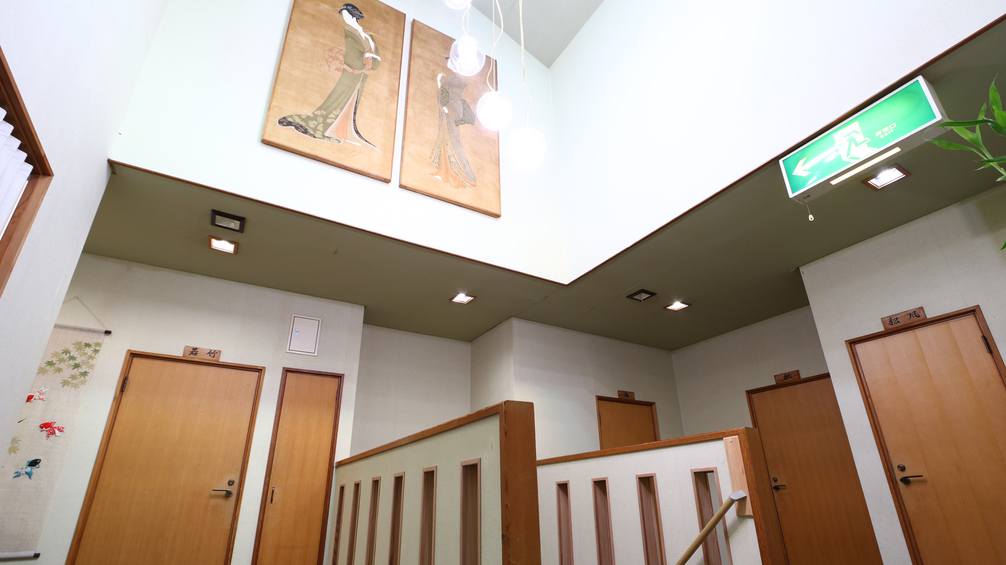 施設_本館2F廊下*