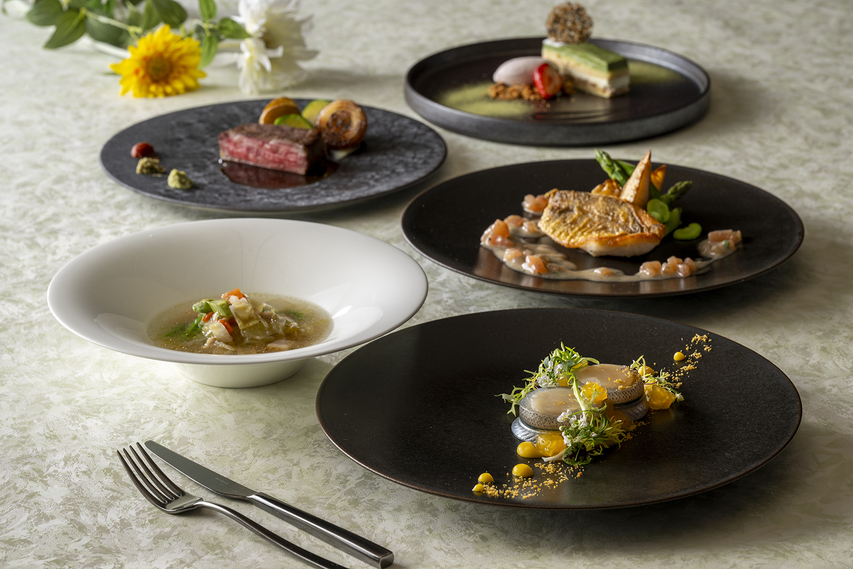 【クラブ＆スイート】海辺に佇むレストランでのフルコースディナー付き（夕朝食付き）