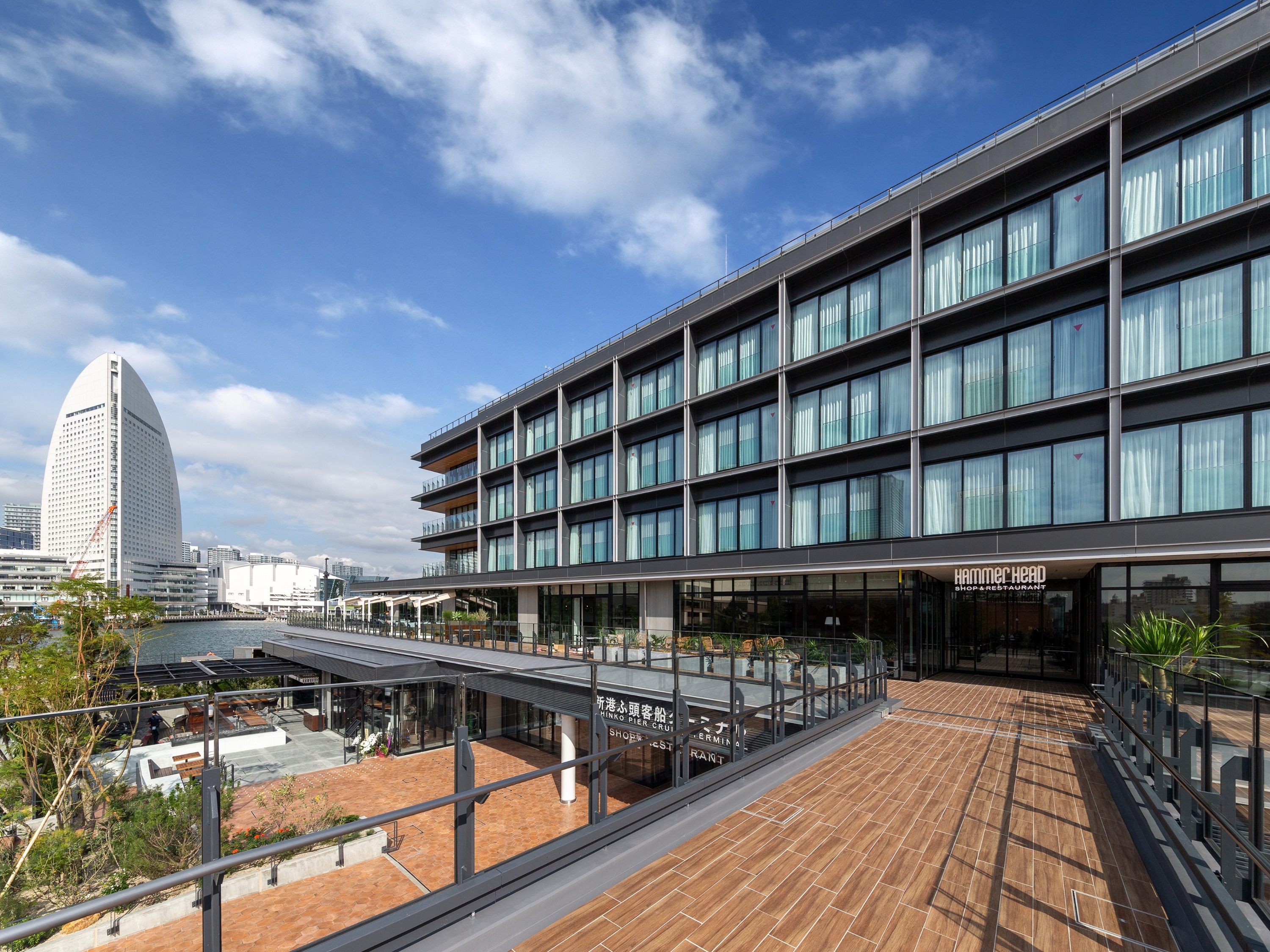 ホテル外観　昼の様子