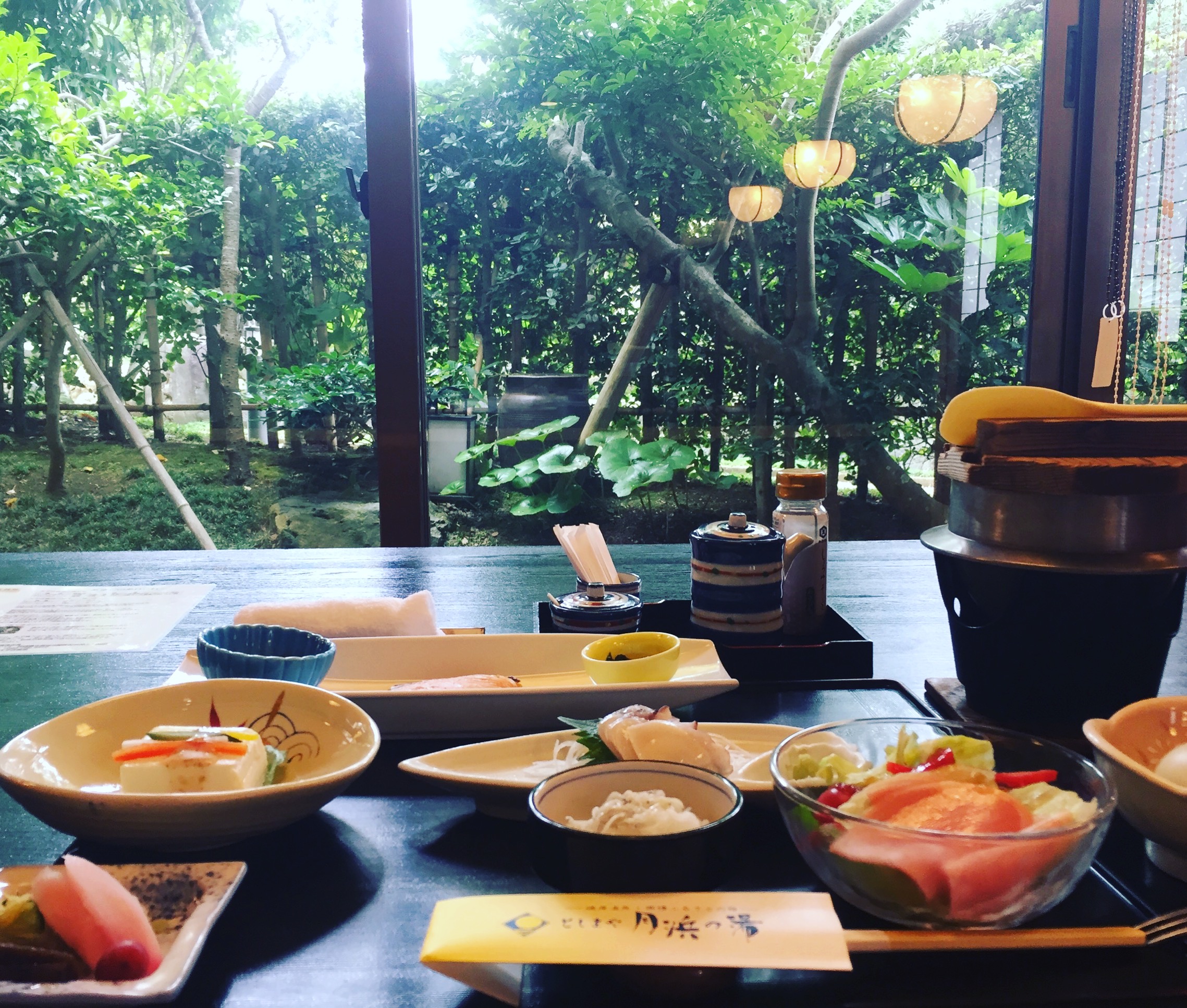 【朝食】釜炊きをしたご飯と有精卵が自慢です。