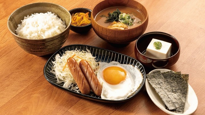 【朝食付プラン・洋】ホテルから徒歩２分の定食屋宮本むなし新今宮店で朝食を！【目玉焼きとウインナー】