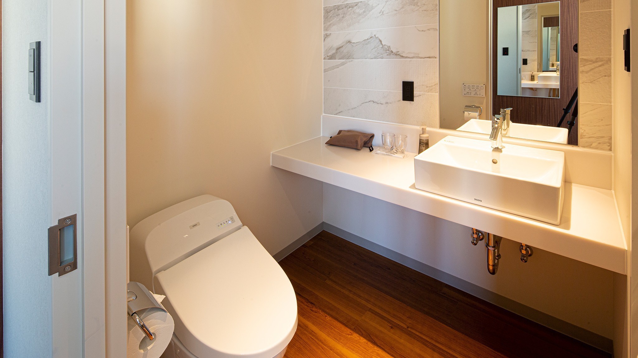 ツインルームは浴室とトイレが別です。