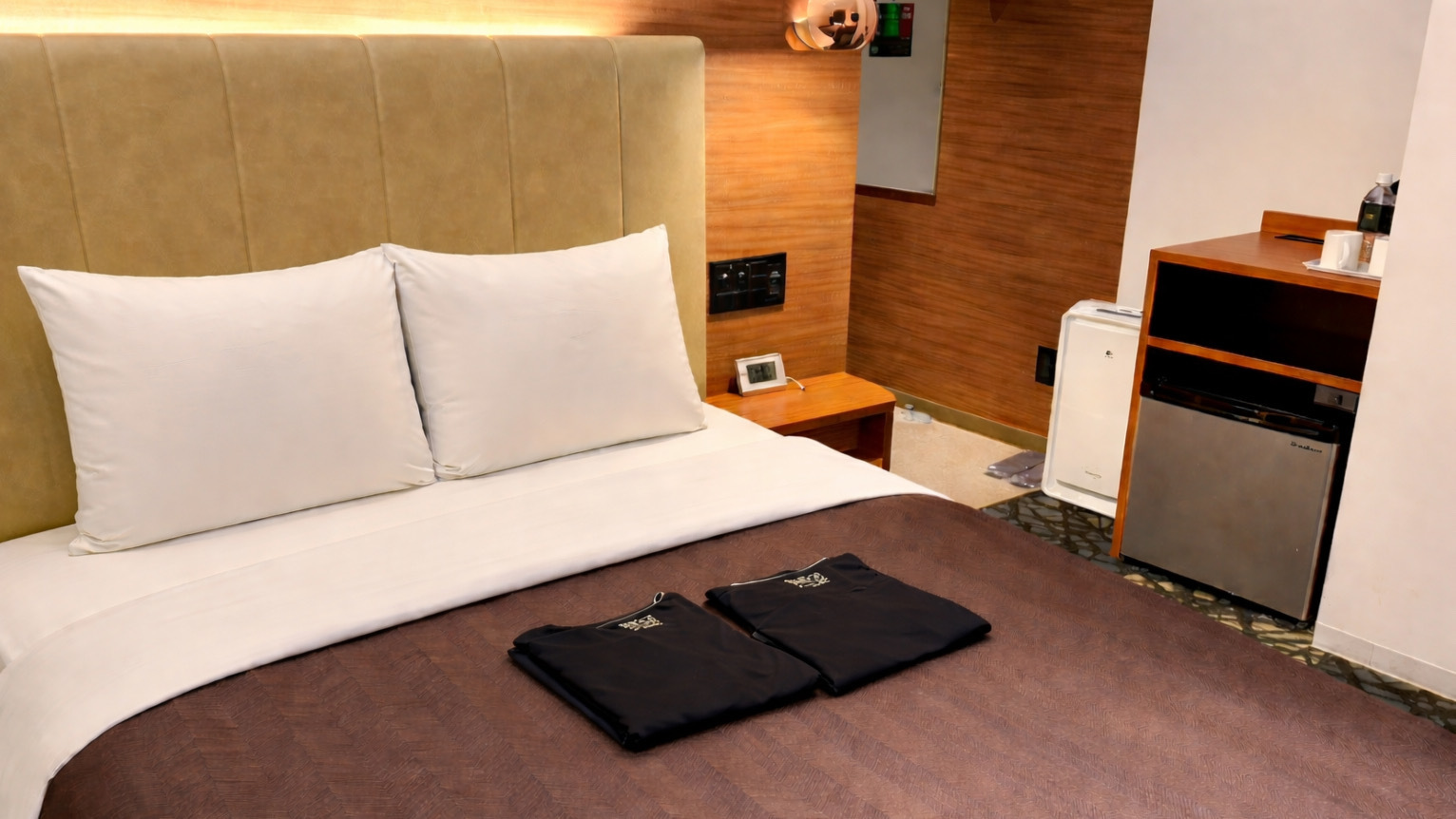 【禁煙】エコノミーダブル --ベッド幅140cm--