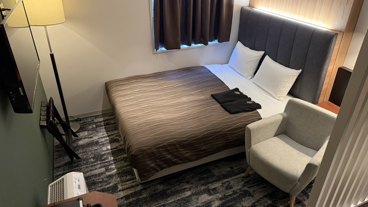 【禁煙】スタンダードダブル --ベッド幅150cm--