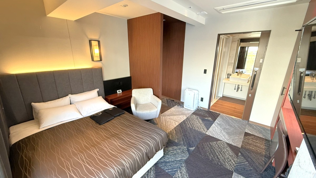 【禁煙】スーペリアダブル--風呂トイレ別--（※1室限定）