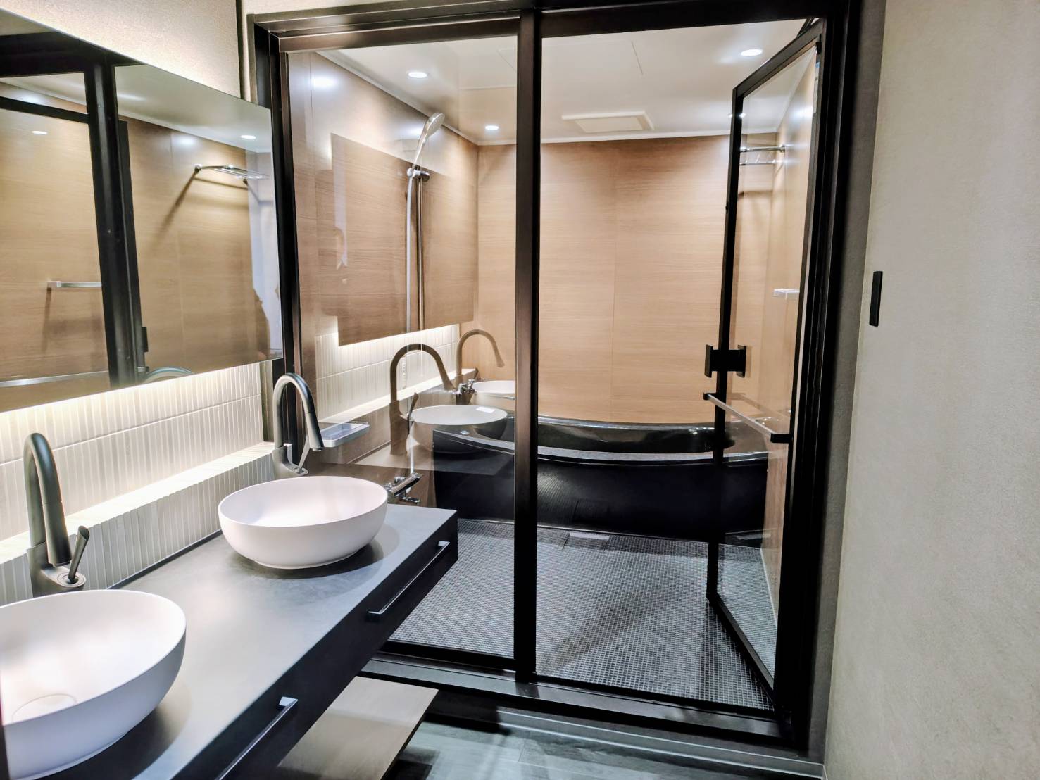 コンセプトルーム（ブラック）浴室