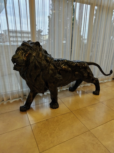 ライオンのブロンズ像　