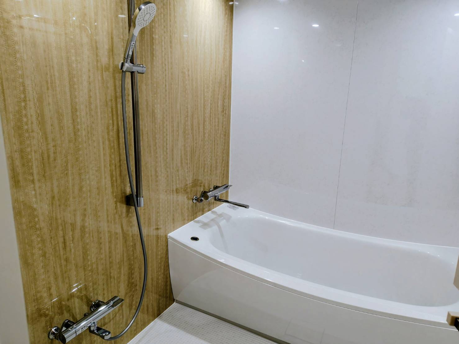 コンセプトルーム（金山杉）浴室