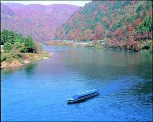 最上川舟下り（紅葉）