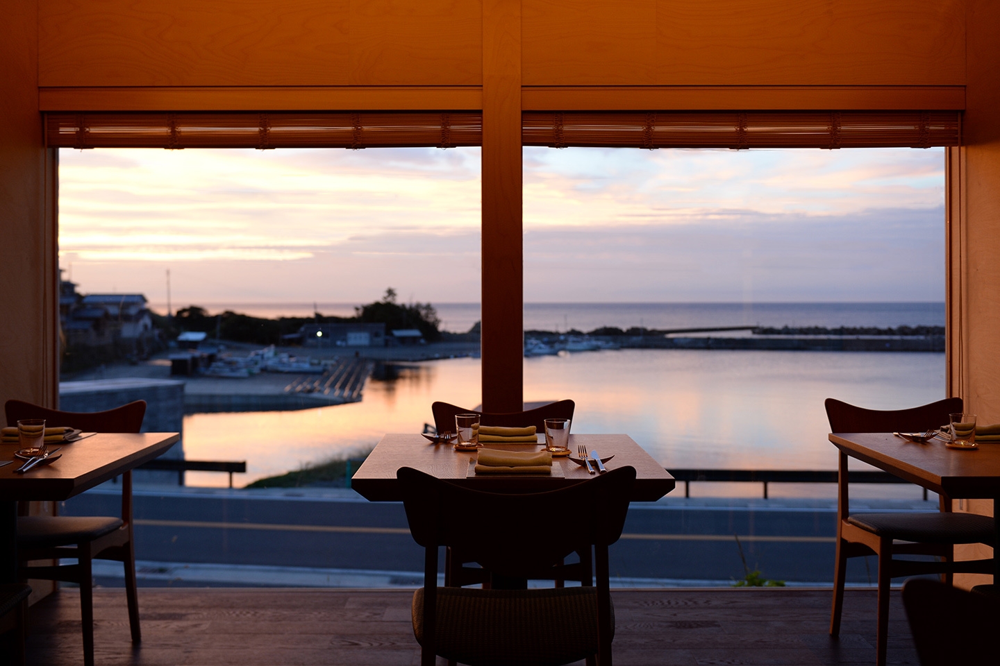 【1泊2食付き】☆特等席で寛ぐ：三国高級レストランで食べる 伝統工芸品の詰まったお部屋 和洋室15畳