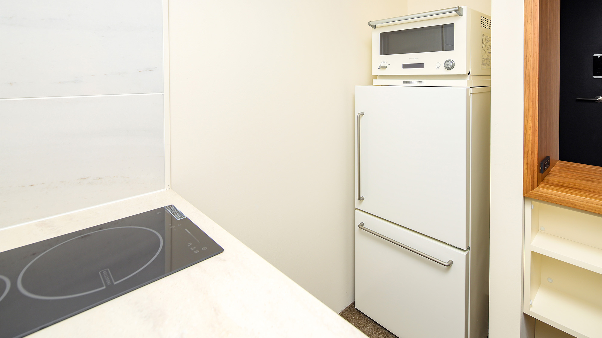 ・【プレミアスイート一例】快適なお料理を実現する広々としたキッチンです