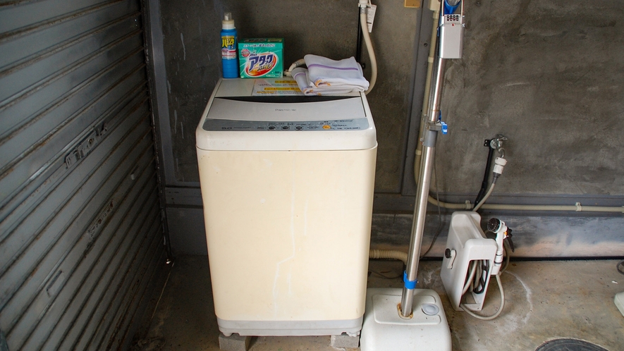 ・【B棟】洗濯機はガレージに設置しています