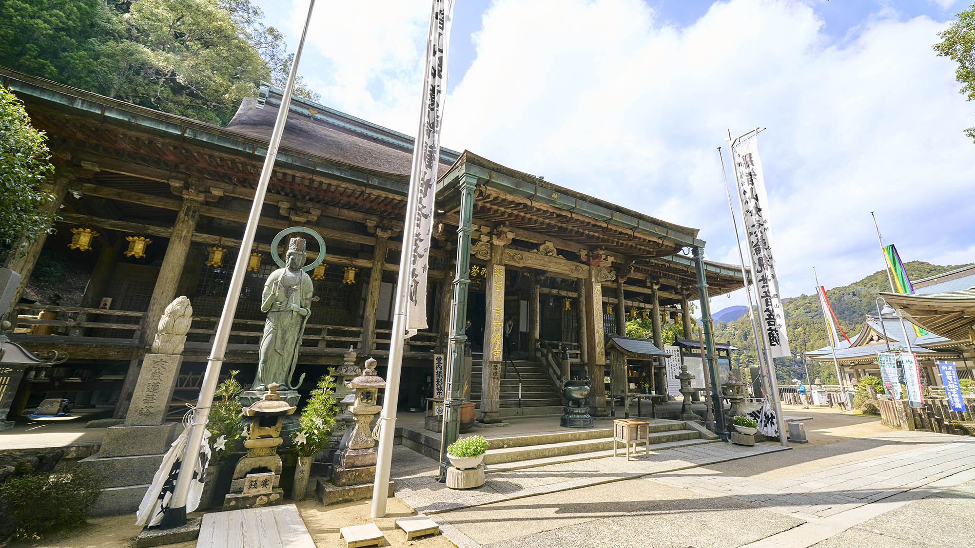 ・【周辺】那智山（青岸渡寺）：本堂は天正18年に豊臣秀吉の命により再建されました