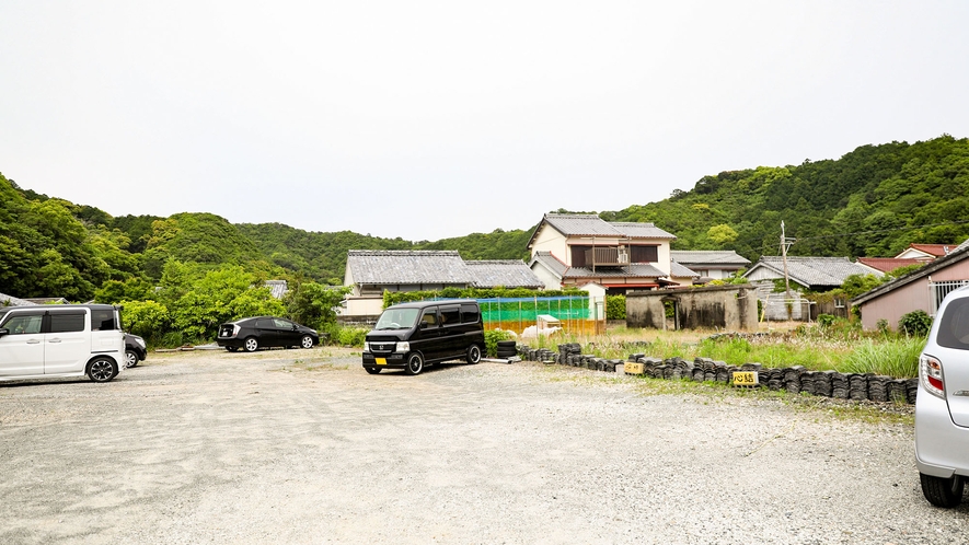 ・施設裏に駐車場完備