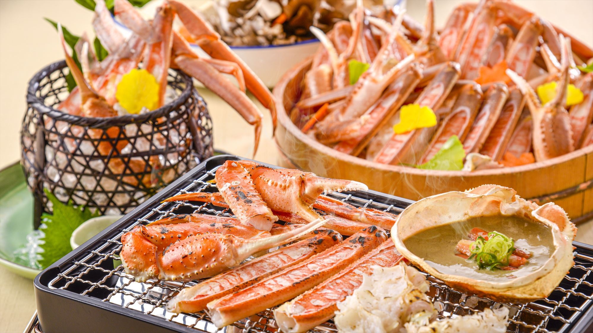 【夕食・朝食付】カニ尽くし！ お造り、焼き蟹、お鍋など　冬の味覚 『ズワイガニ特撰御膳』