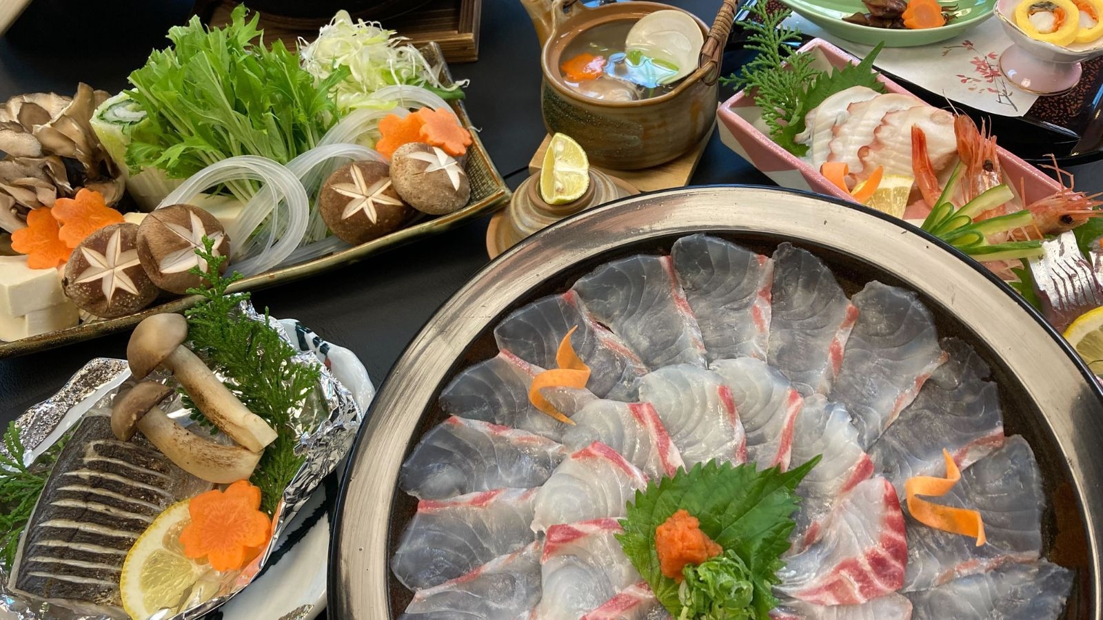 【夕食・朝食付】旬や地産の食材を楽しめる！四季折々のスタンダード御膳