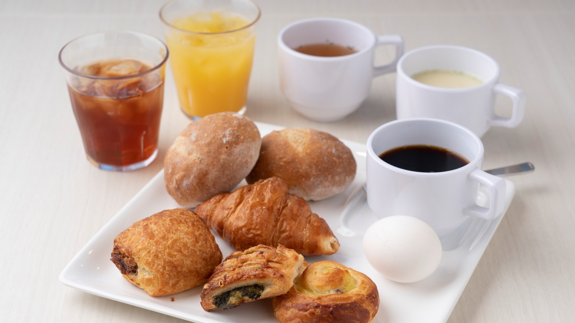 【楽天スーパーSALE】朝は焼きたてパンと珈琲、ヨーグルト、スープ等をご用意＜朝食付＞