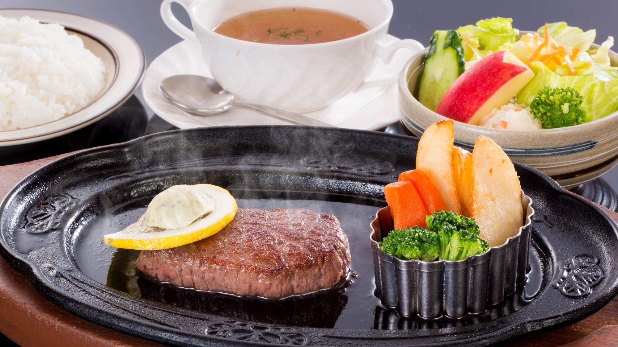 【松阪牛モモステーキ100g】夕食は松阪牛名店『まるよし本店』でコースを堪能＜1泊2食付＞