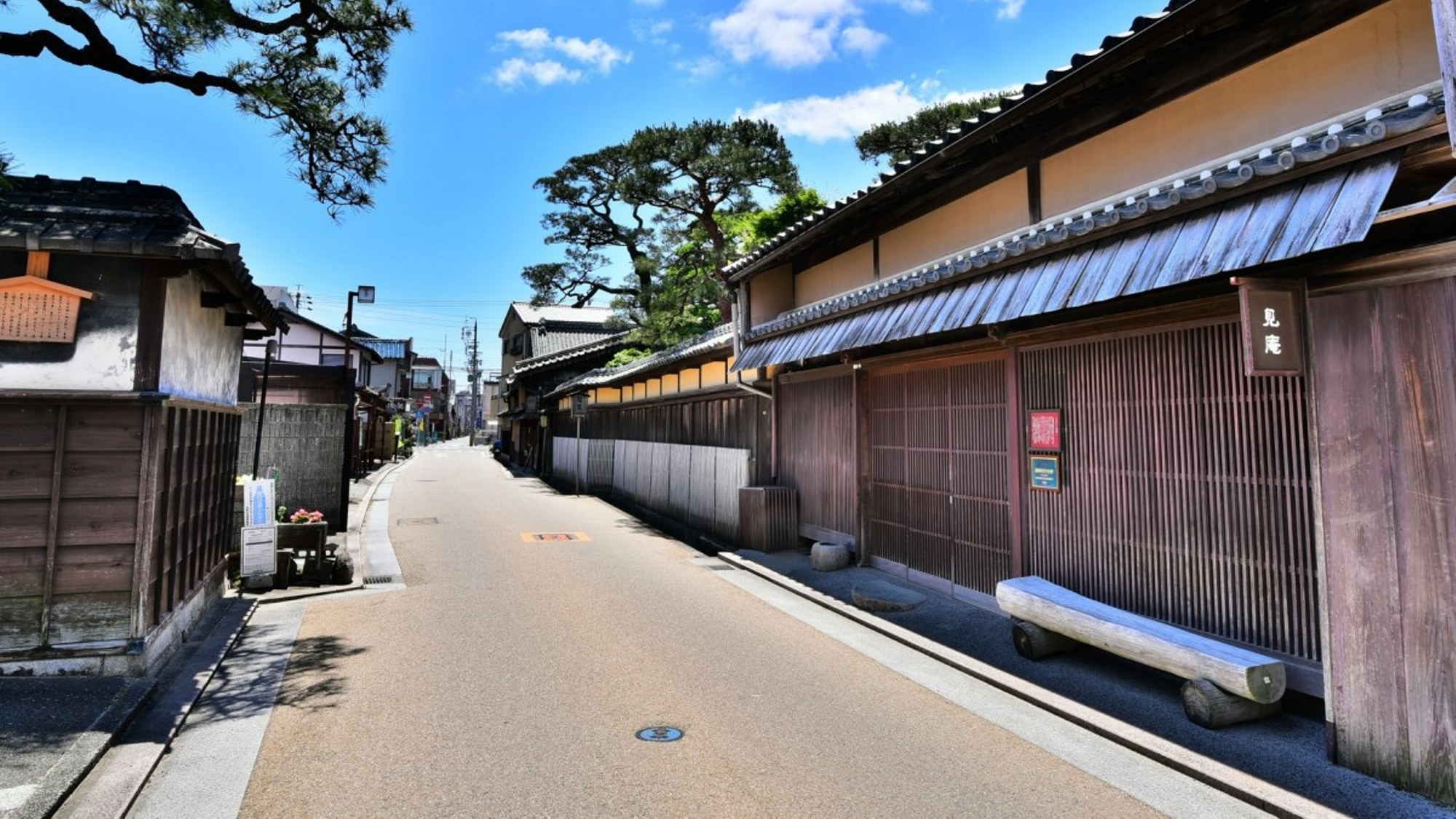 周辺観光｜旧松阪商人屋敷街は車で約3分