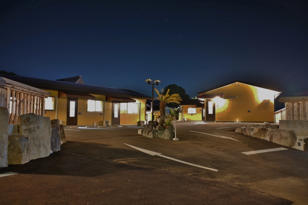 権現谷棟、市房山棟、白髪岳棟