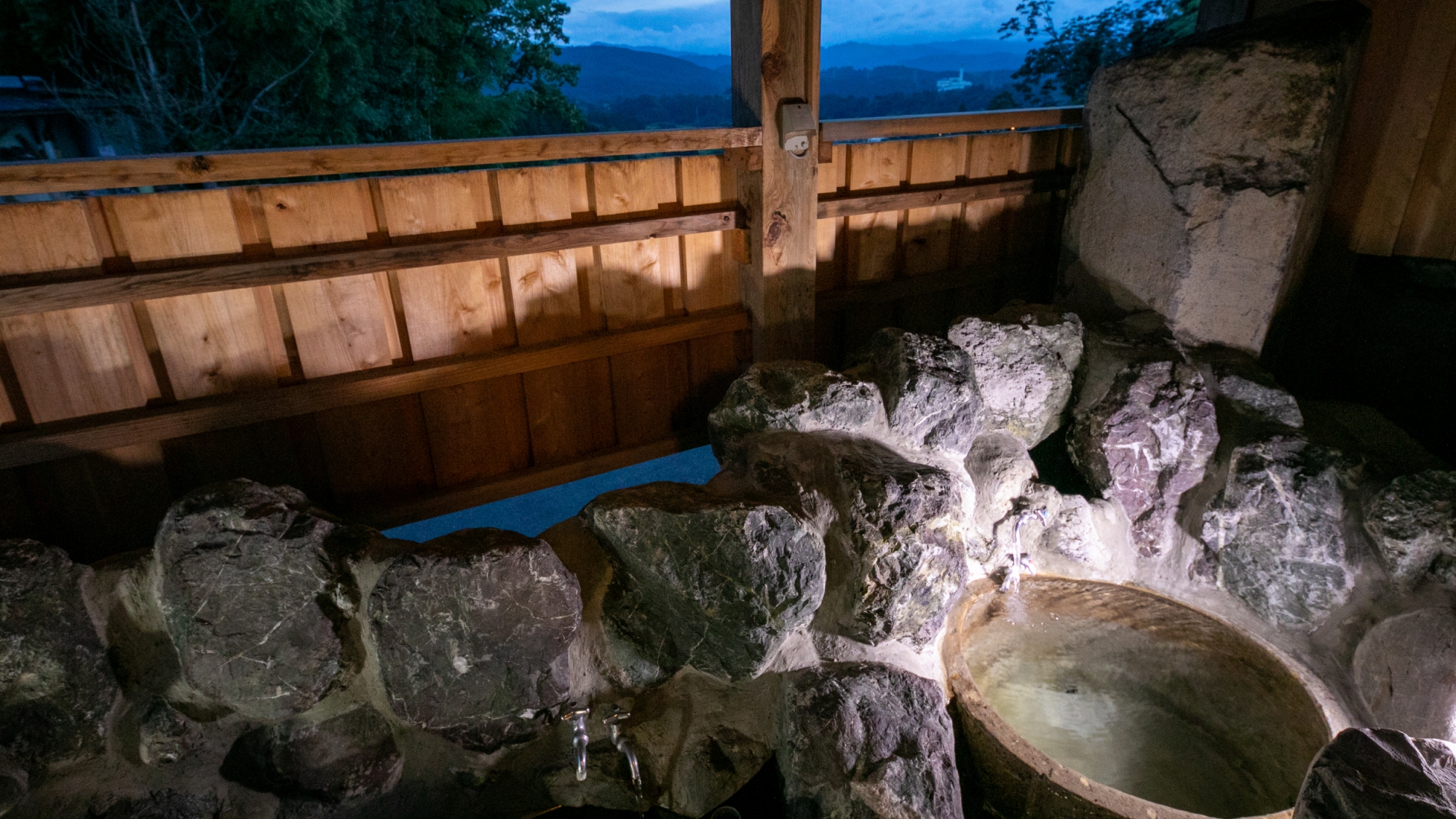 【客室露天風呂】プライベート空間でたっぷりとお楽しみいただけます