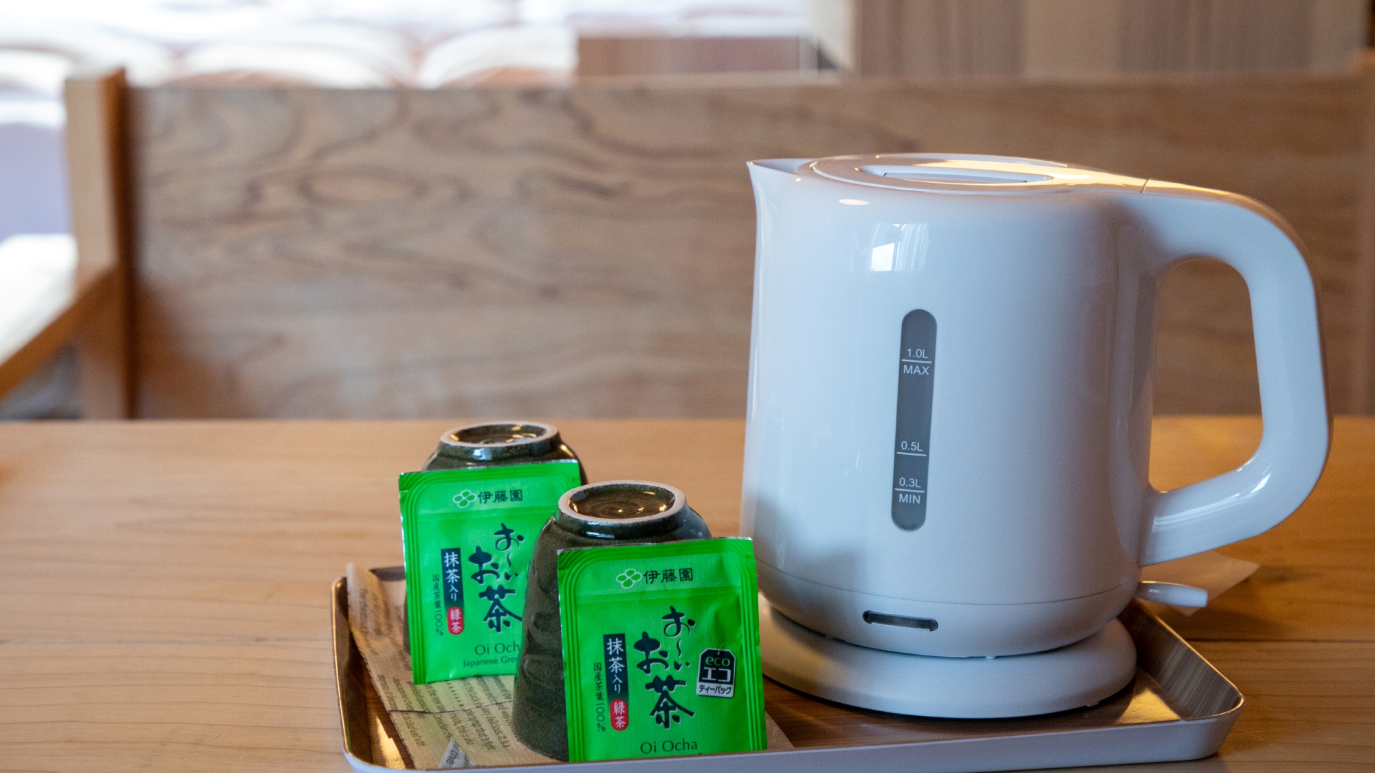 〈お茶のセット〉温かいお茶でお寛ぎください。