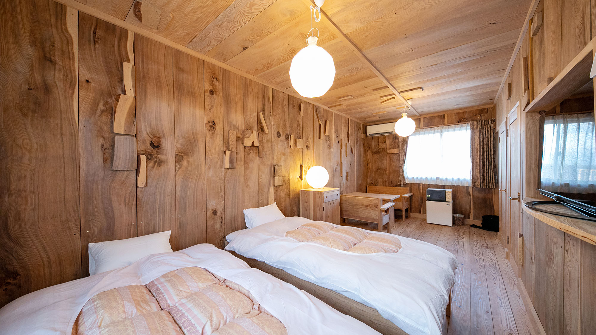 【客室】こだわりの木材が癒し効果抜群です