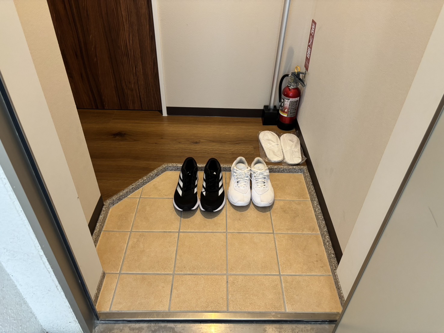 玄関(土足厳禁)