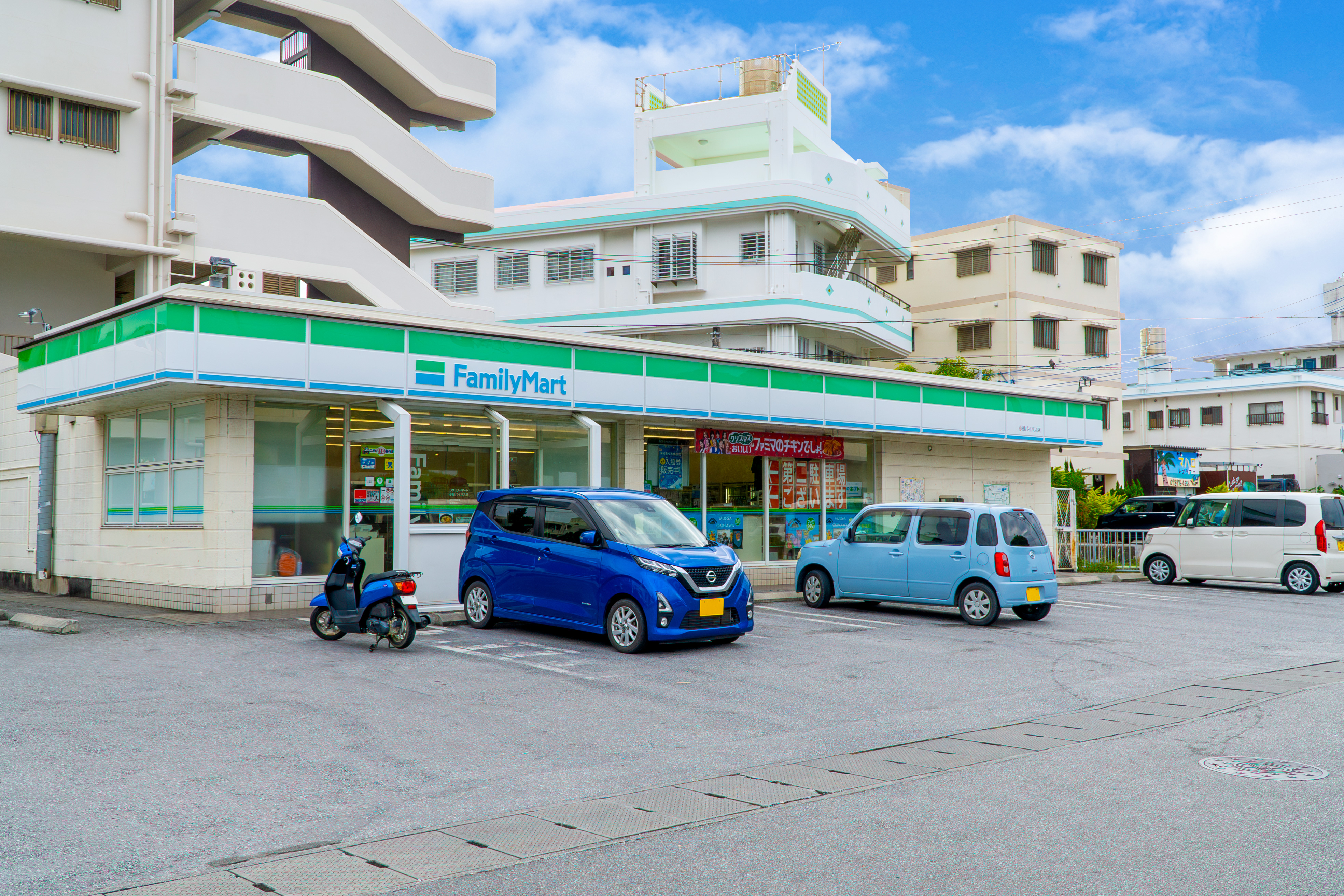 近隣店舗案内【ファミリーマート 小禄バイパス店】