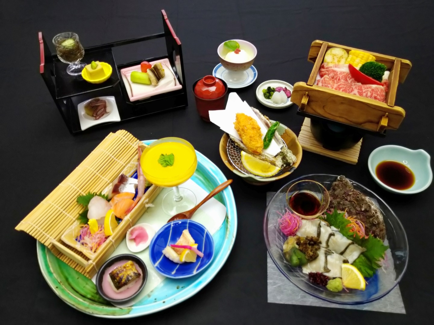 【夕食・朝食付】旬や地産の高級食材を使用した 四季折々の 特撰御膳