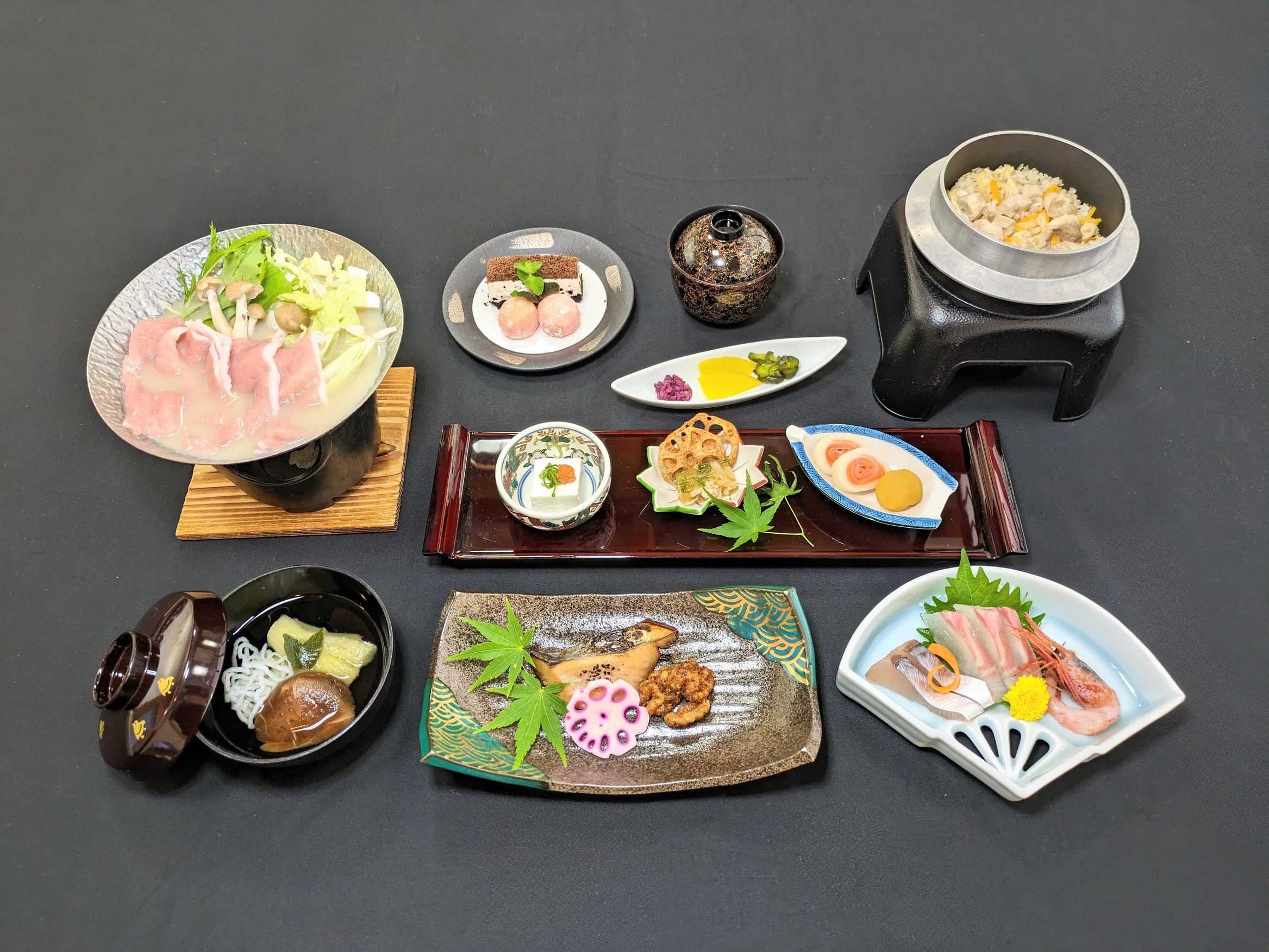 【夕食・朝食付】旬や地産の食材を楽しめる　四季折々のスタンダード会席