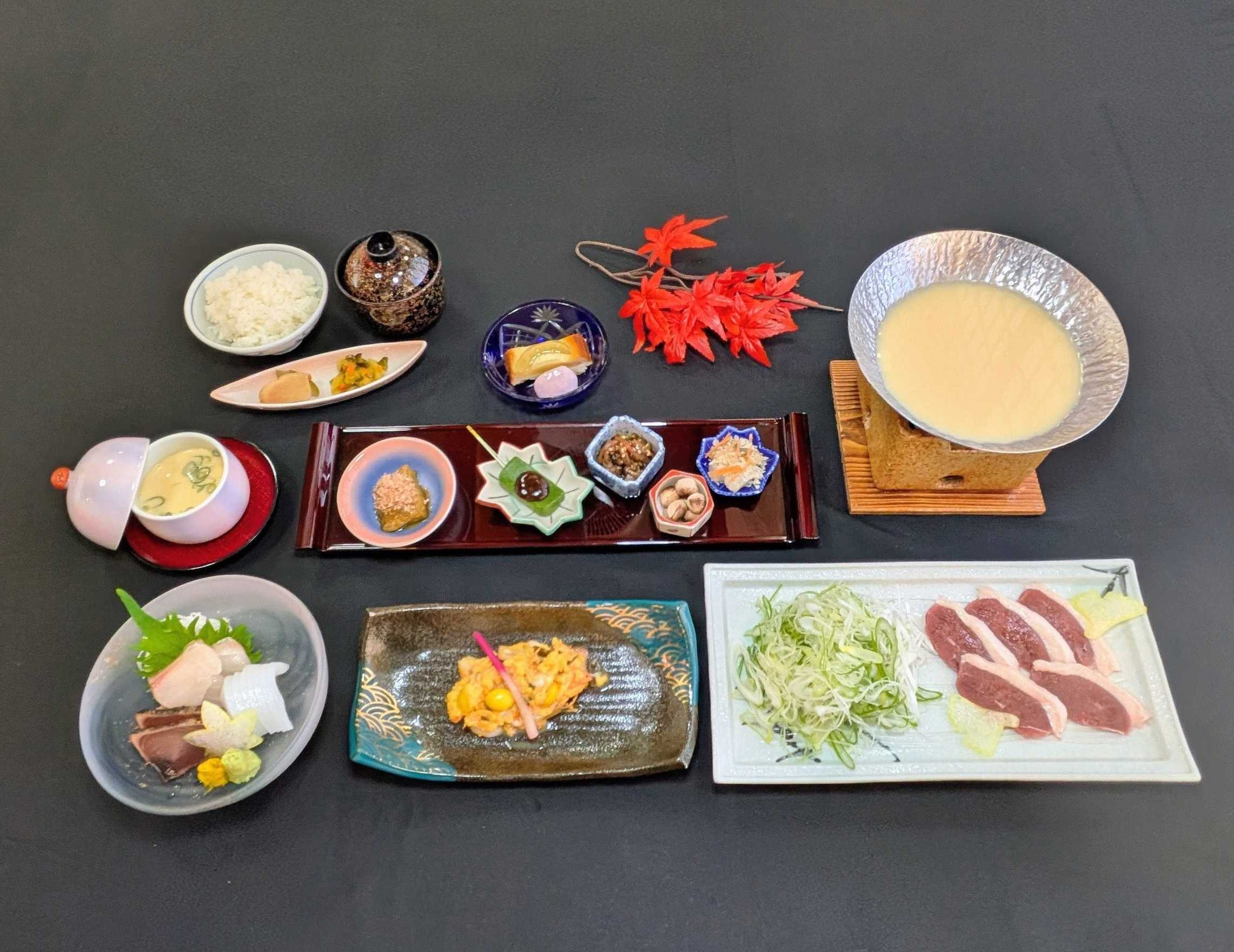 【夕食・朝食付】旬や地産の食材を楽しめる　四季折々のスタンダード会席