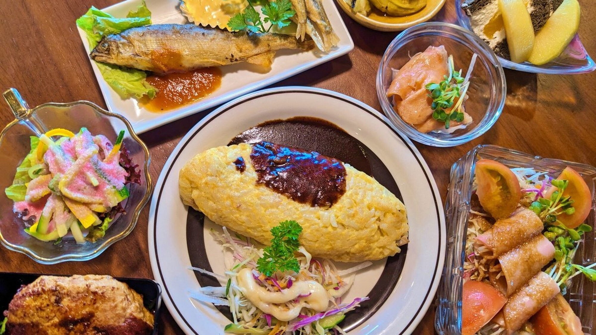 【2食付】那珂川町産の有精卵のオムライス・那須豚肉のハンバーグをメインにした洋食セットをお部屋にて