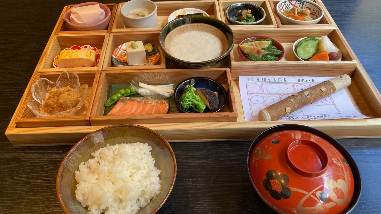 【身体にやさしい贅沢朝ごはん 】地元産のすりたて自然薯と里山の旬食材を楽しめる和朝食をお部屋食にて