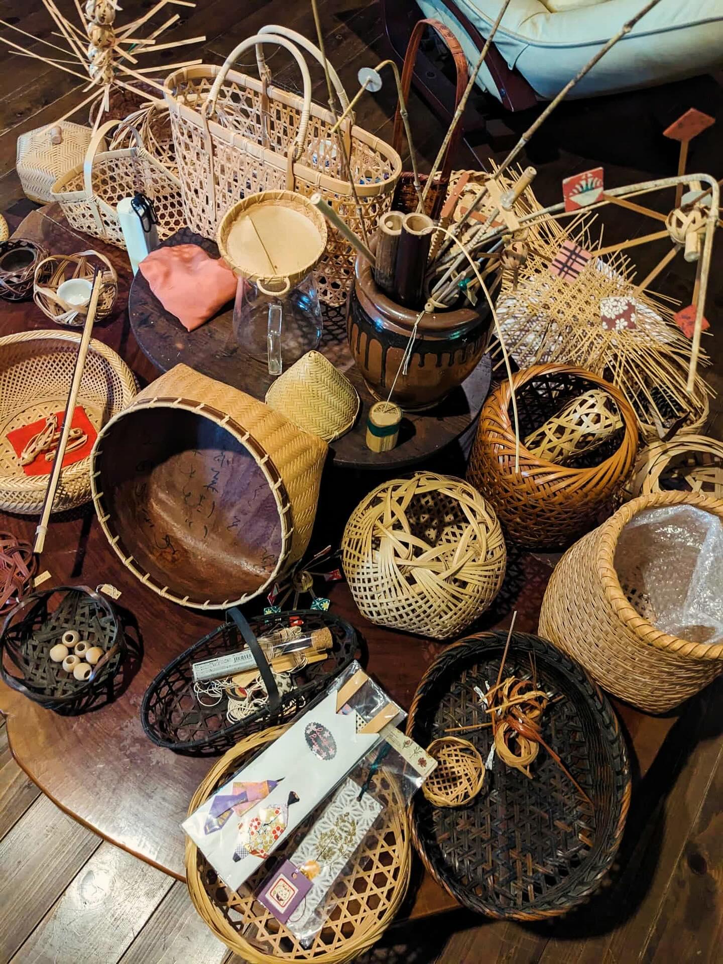 草ぼうぼう亭 那須川町で、 竹細工を楽しみましょう。